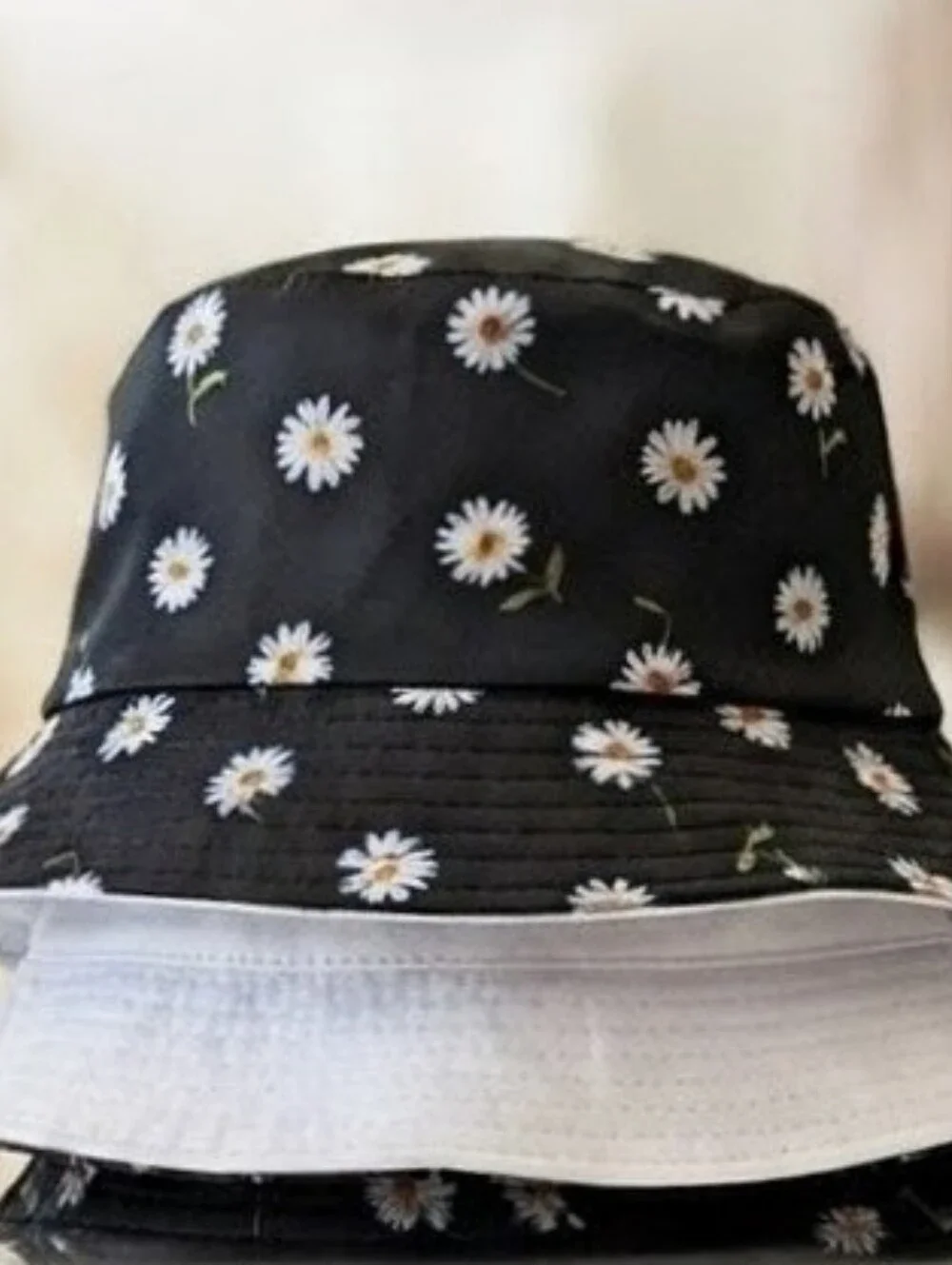 Alice+Olivia Reversible Daisy Floral White & Black Bucket Hat Kids/Pre-Teen